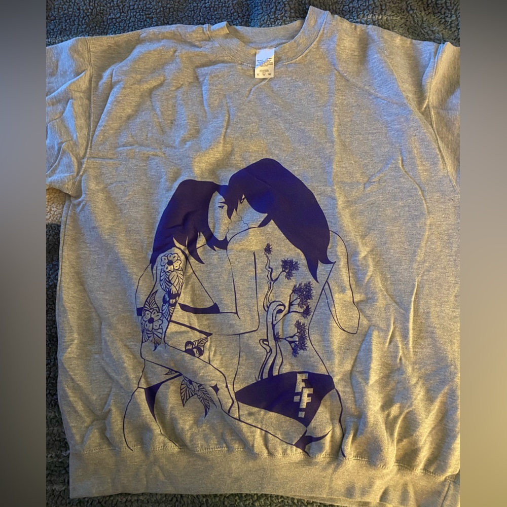 Vintage Foreign Family crewneck.  “Kissing” graphic print sz men’s XLarge.